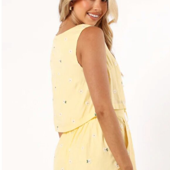 Petal & Pup 2-Piece TIANA SHORT SET - YELLOW - Picture 3 of 8